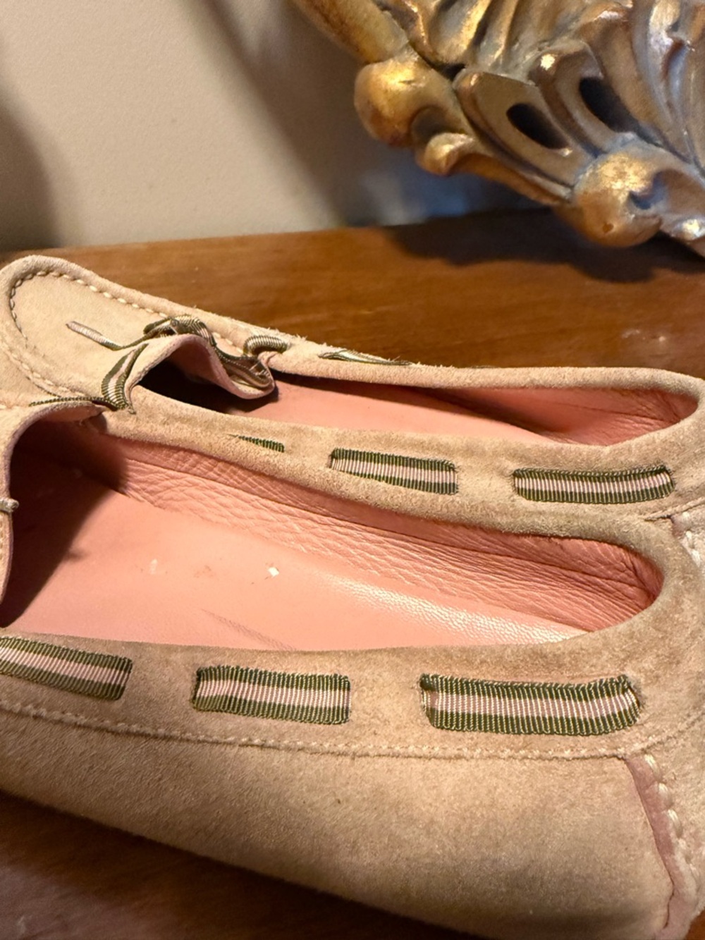 Gucci Beige Suede Women's Moccasins with Pink Insole and Ribbon Bow - Picture 5 of 12